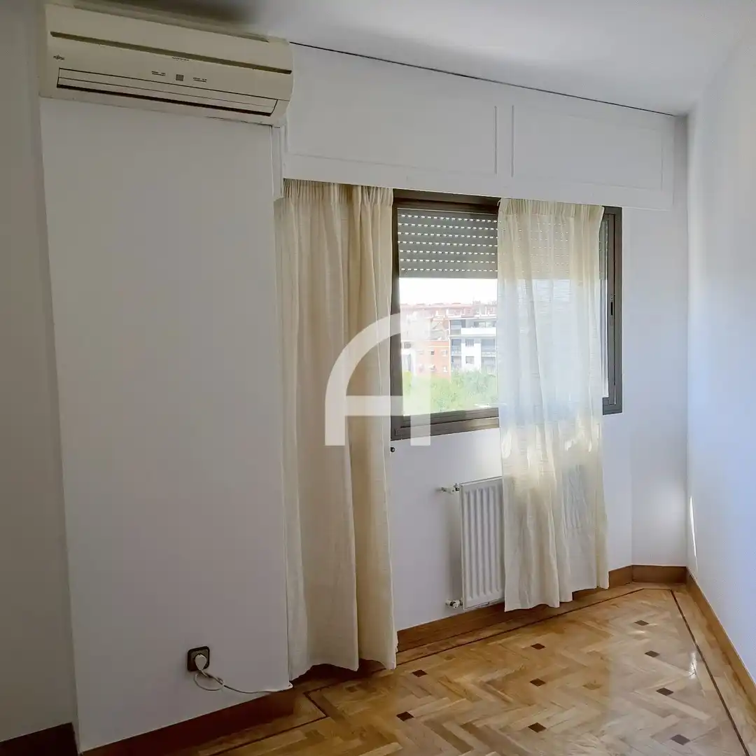Bedroom of Flat for rent in Madrid  with Air Conditioner, Heating and Terrace