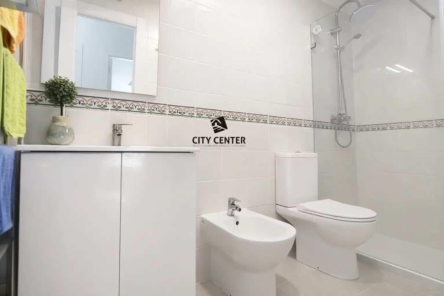 Baño de Piso en venta en Arona con Amueblado, Balcón y Piscina comunitaria