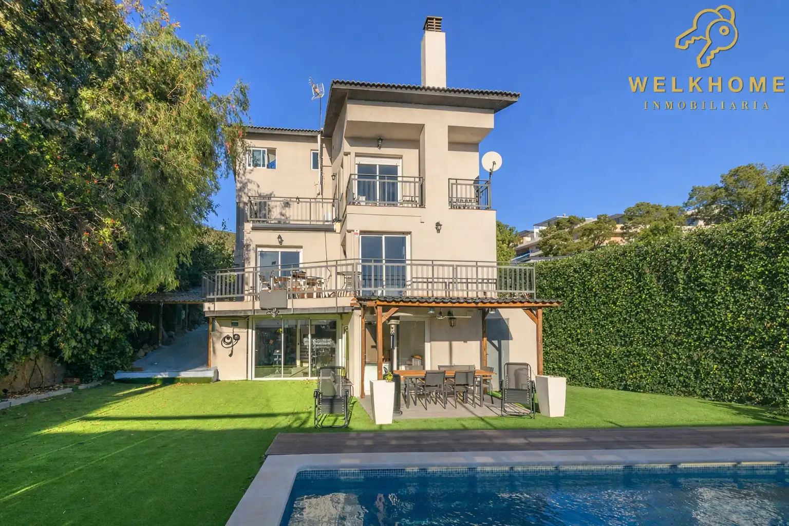 Vista exterior de Casa o xalet de lloguer en Castelldefels amb Aire condicionat, Calefacció i Jardí privat