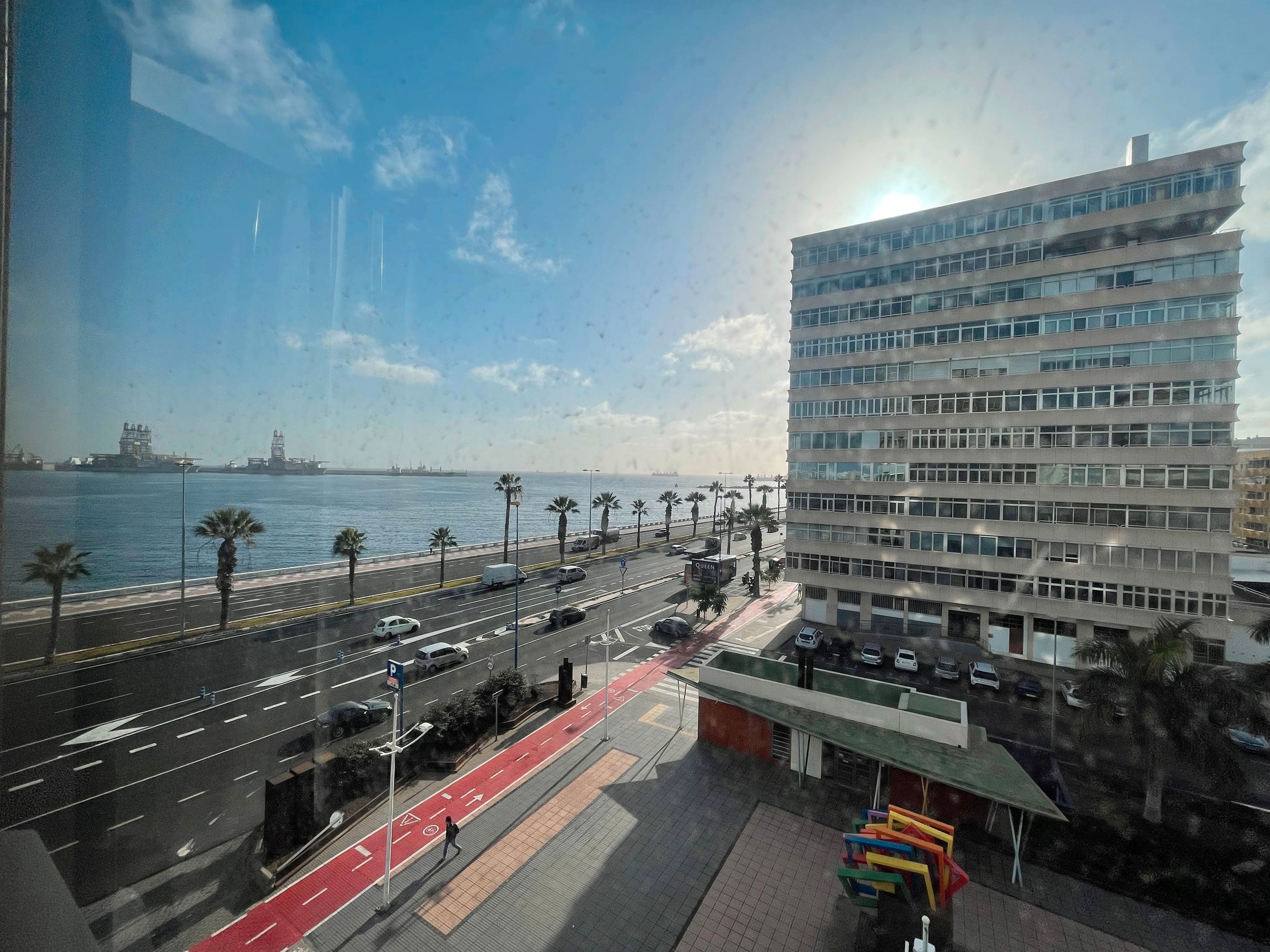 Vista exterior de Pis en venda en Las Palmas de Gran Canaria amb Terrassa, Moblat i Balcó