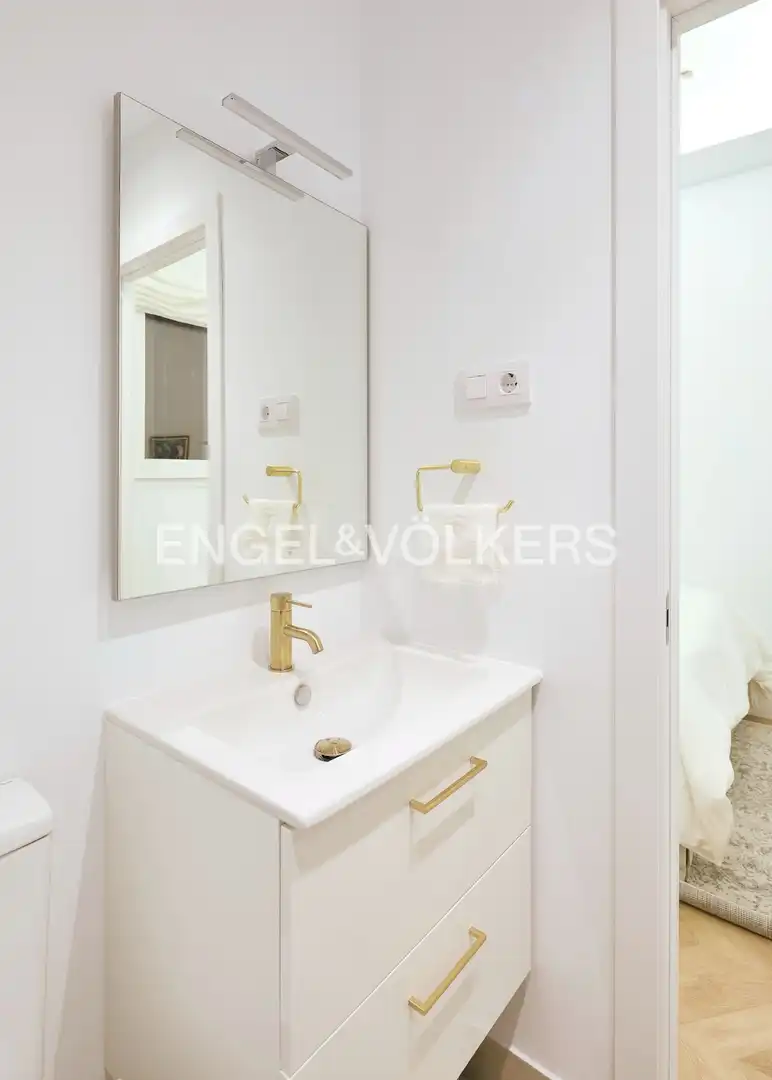 Bathroom of Flat for rent in Madrid  with Air Conditioner, Heating and Furnished