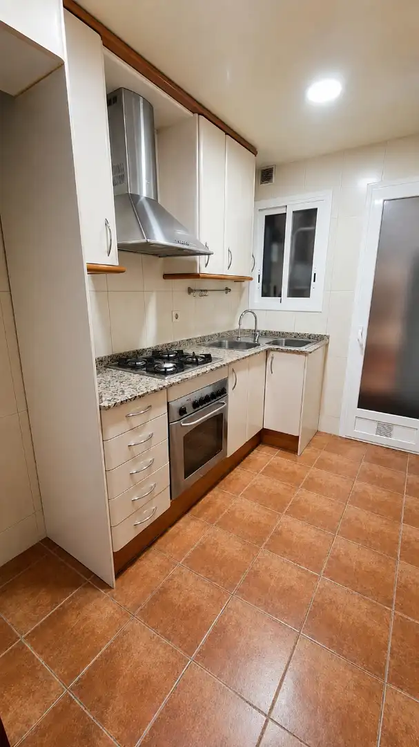 Cuina de Pis en venda en Esplugues de Llobregat amb Calefacció