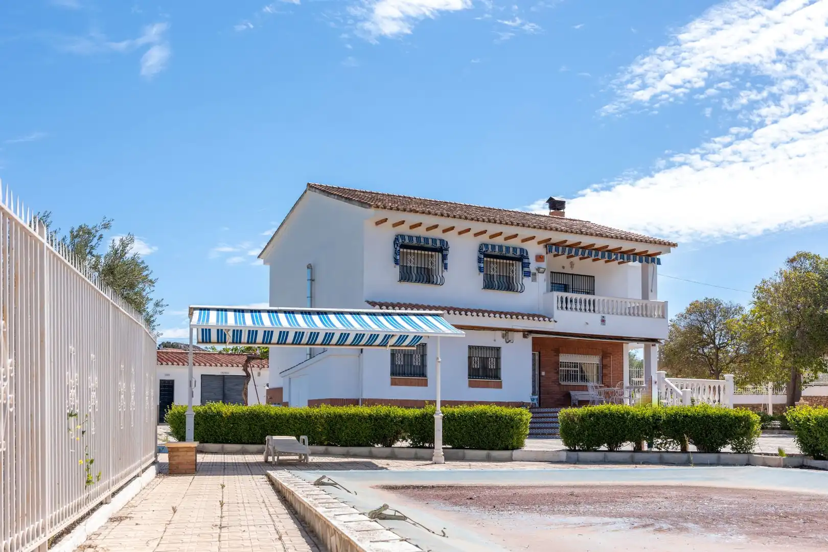 Vista exterior de Casa o chalet en venta en Guadix con Aire acondicionado, Calefacción y Jardín privado