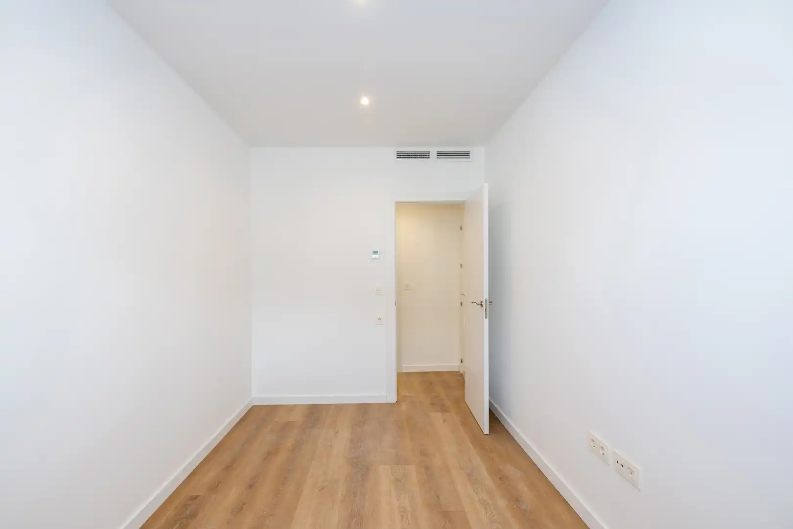 Bedroom of Flat for rent in Granada  with Air Conditioner, Heating and Terrace