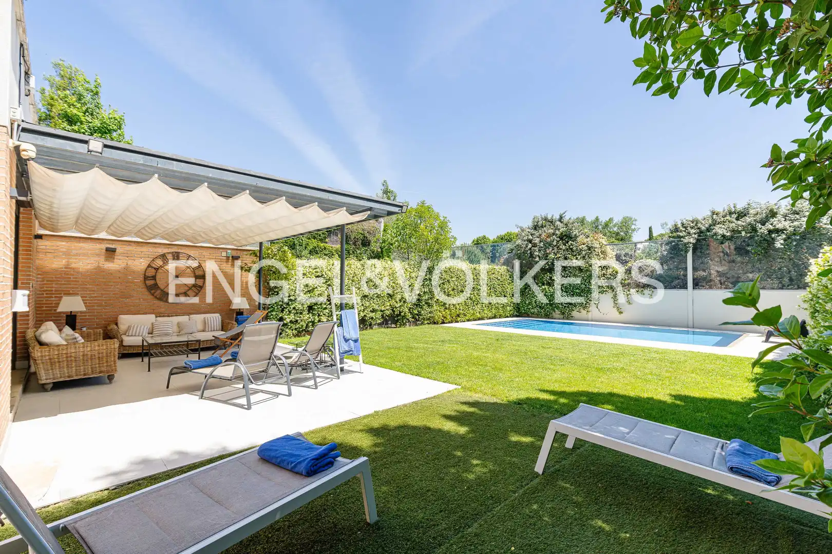 Terrassa de Casa o xalet en venda en Madrid amb Aire condicionat, Calefacció i Jardí privat