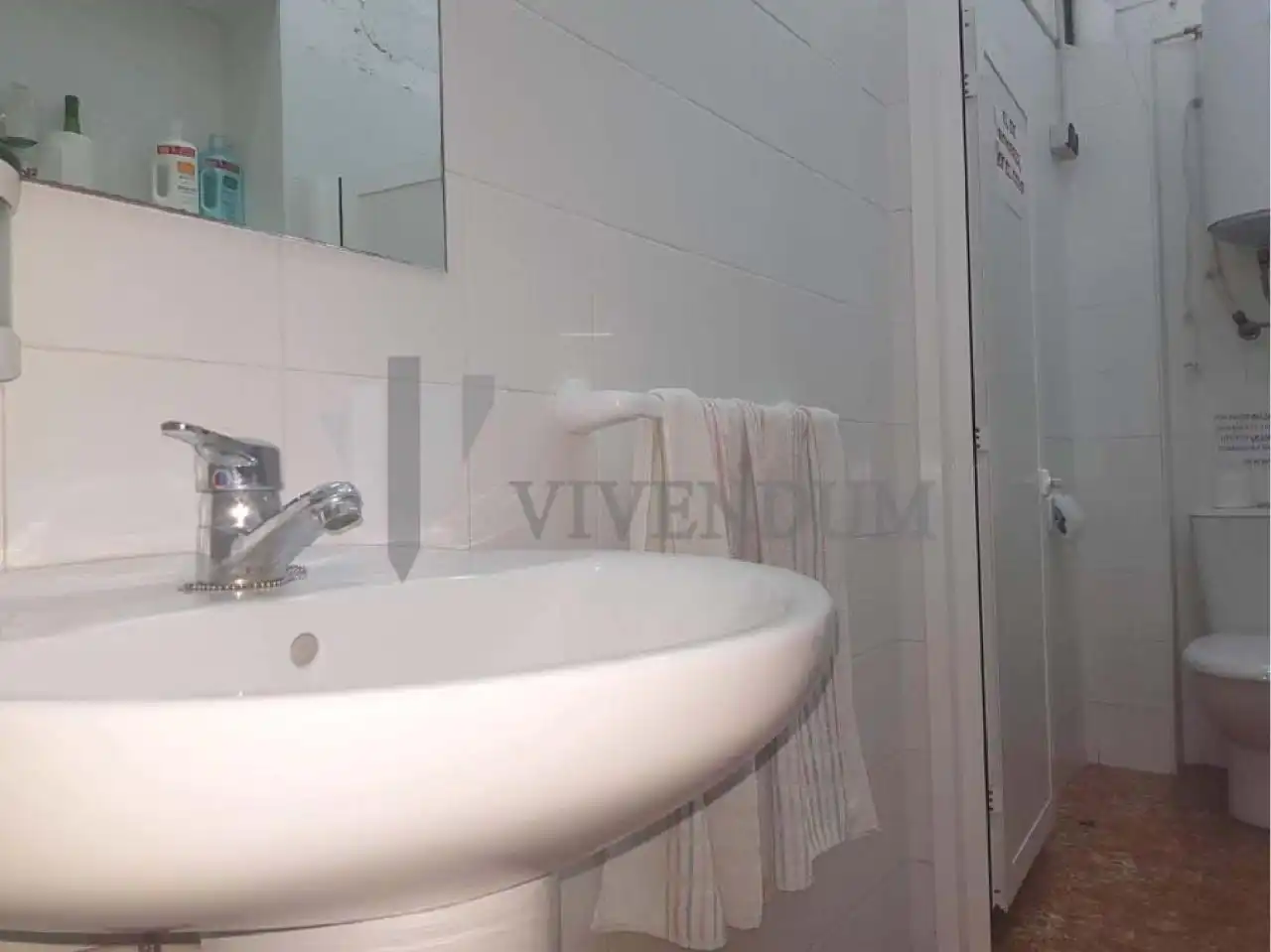 Badezimmer von Fabrikhallen zum Verkauf in Redondela