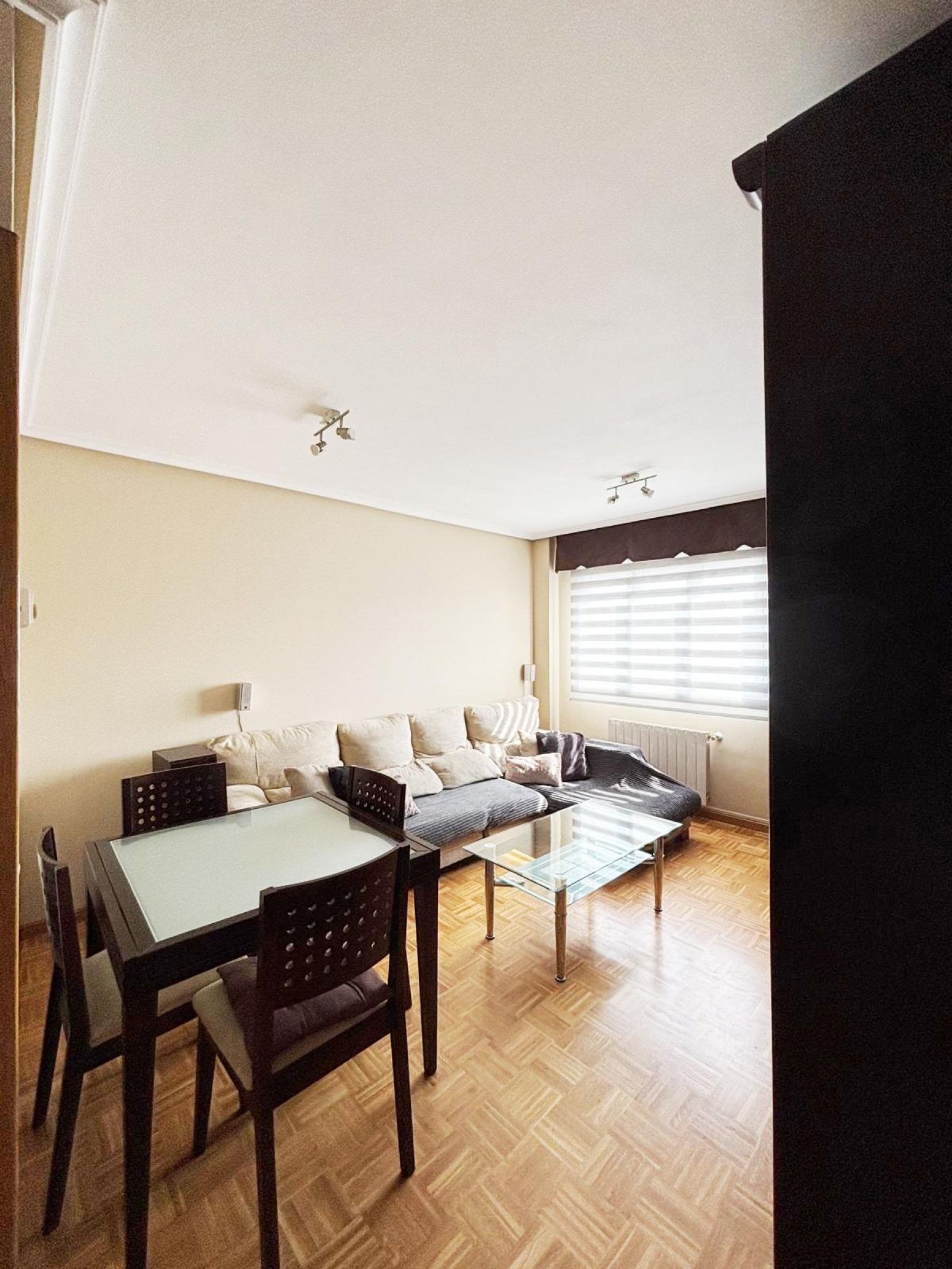 Sala d'estar de Pis en venda en Avilés amb Calefacció i Parquet