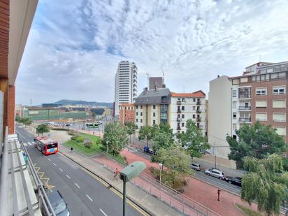 Vista exterior de Pis de lloguer en Bilbao  amb Terrassa