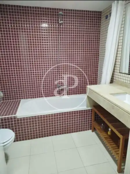 Badezimmer von Wohnung zur Miete in Valencia mit Klimaanlage und Heizung