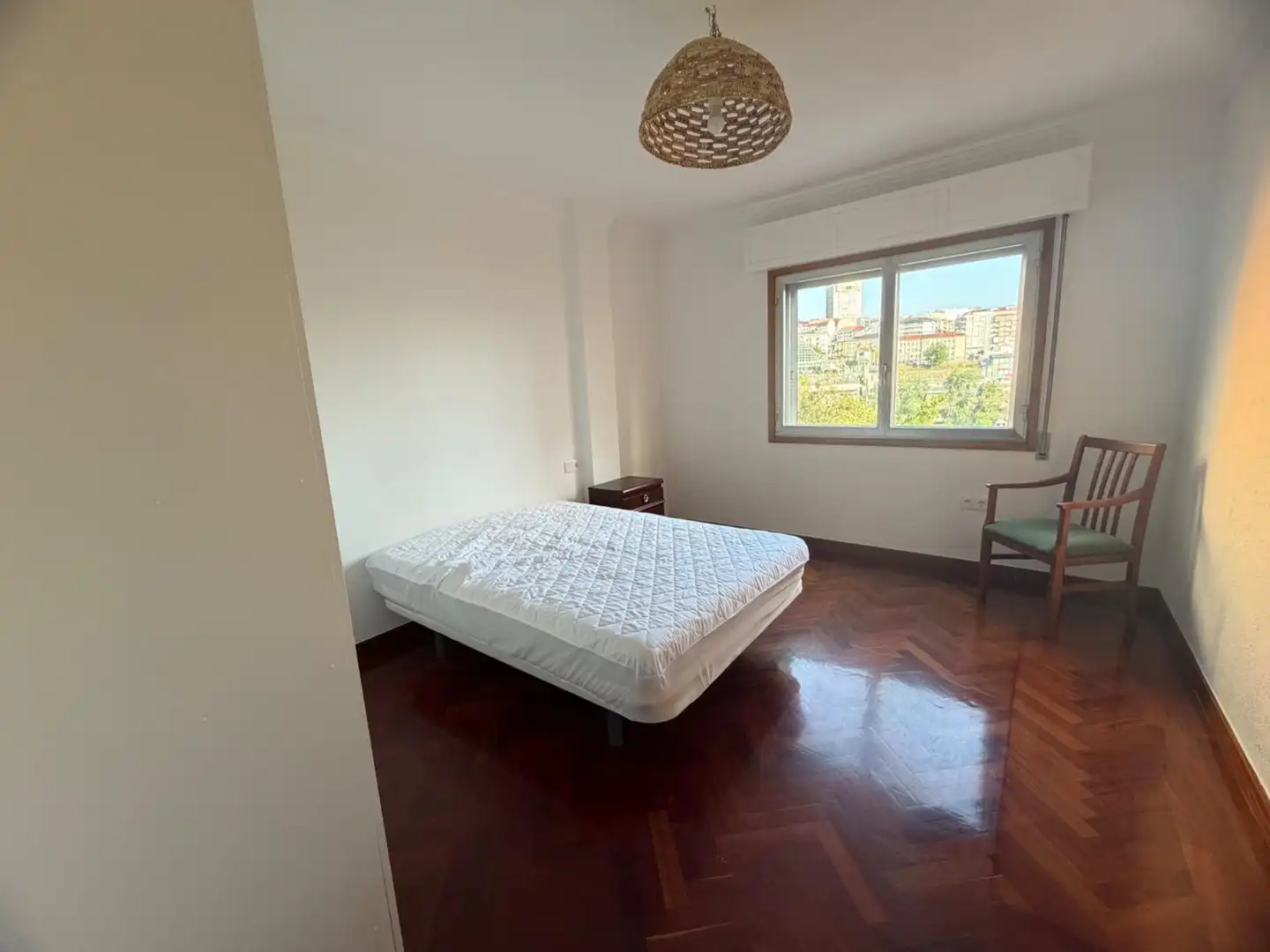 Habitación de Piso de alquiler en Ourense Capital  con Calefacción, Terraza y Amueblado