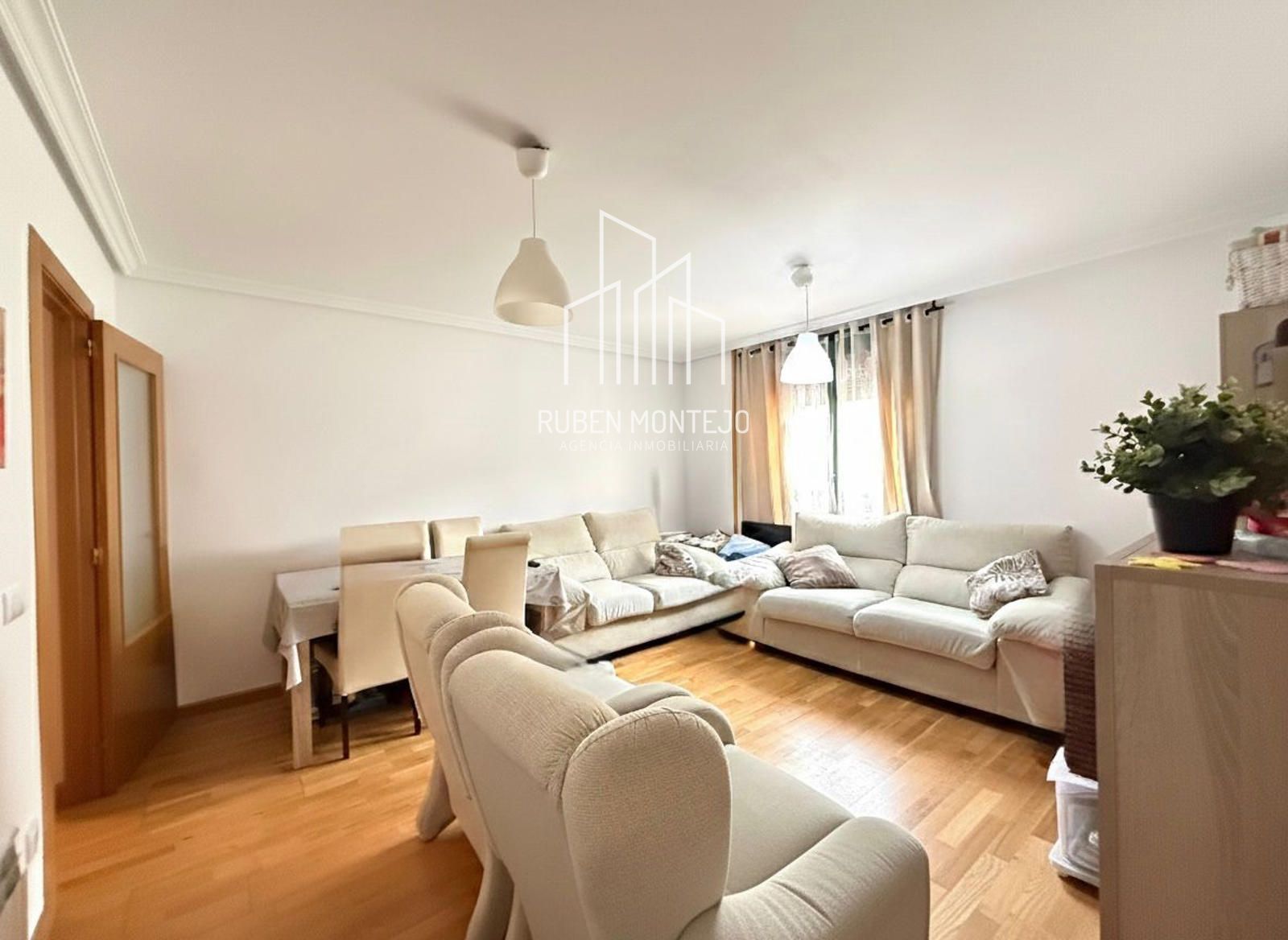 Sala d'estar de Pis en venda en Salamanca Capital amb Calefacció, Terrassa i Forn