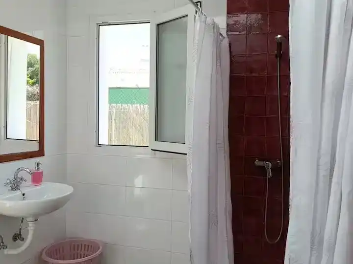 Bany de Casa adosada en venda en Vejer de la Frontera amb Jardí privat, Traster i Moblat