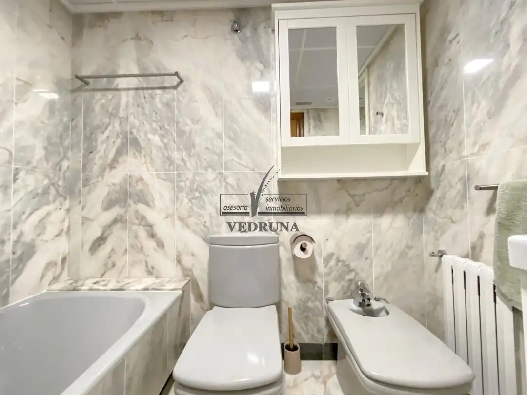Bathroom of Flat for rent in Zaragoza  with Air Conditioner, Heating and Terrace