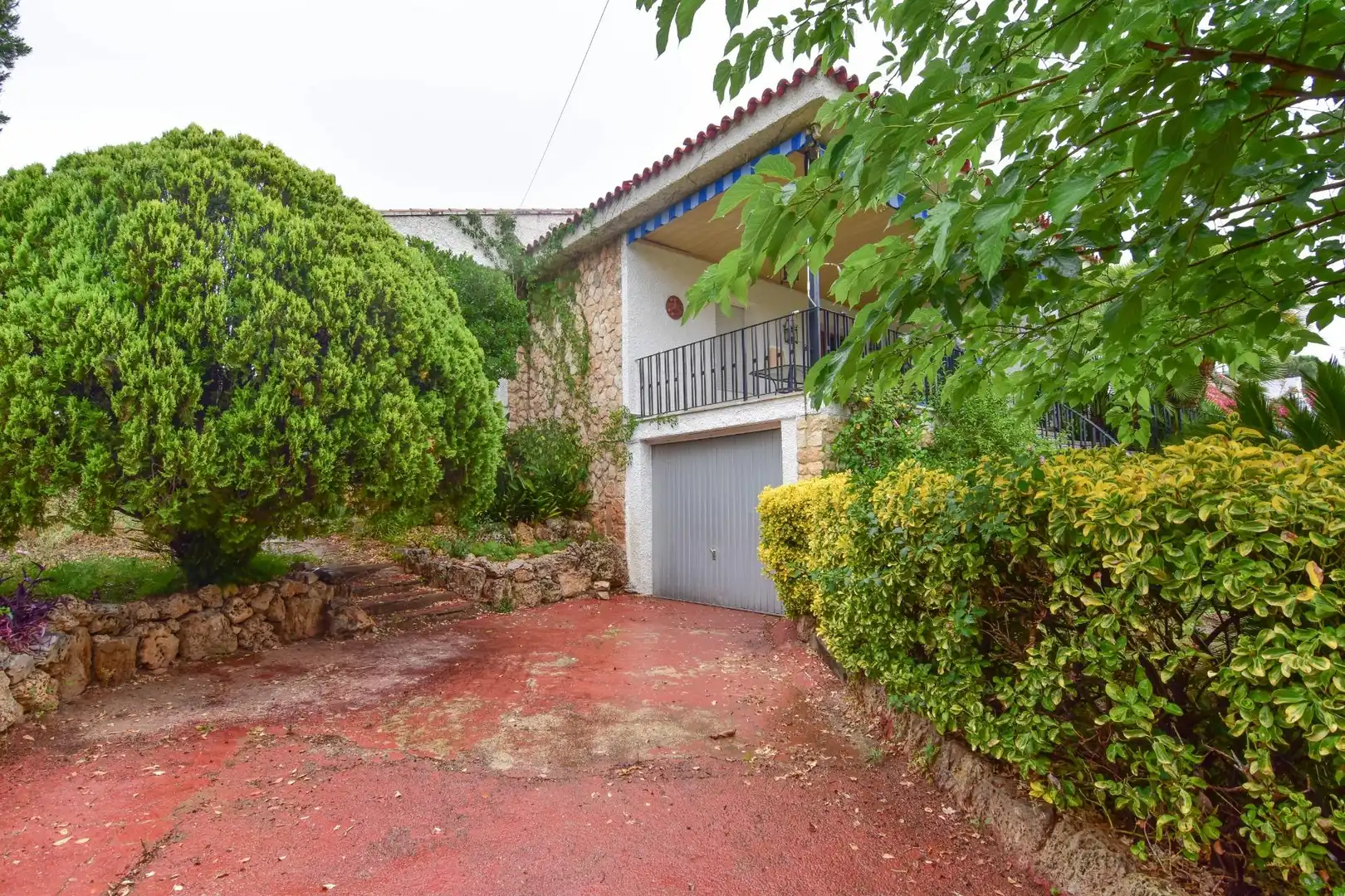 Vista exterior de Casa o xalet en venda en Torrent amb Aire condicionat, Jardí privat i Terrassa