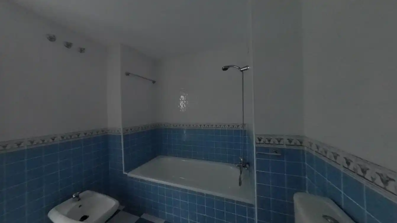 Bathroom of Flat for sale in Marbella  with Storage room and Swimming Pool