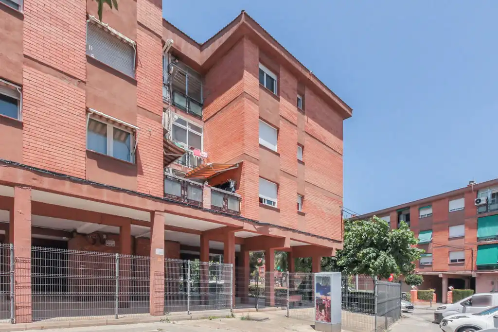 Vista exterior de Local en venda en Tarragona amb Alarma