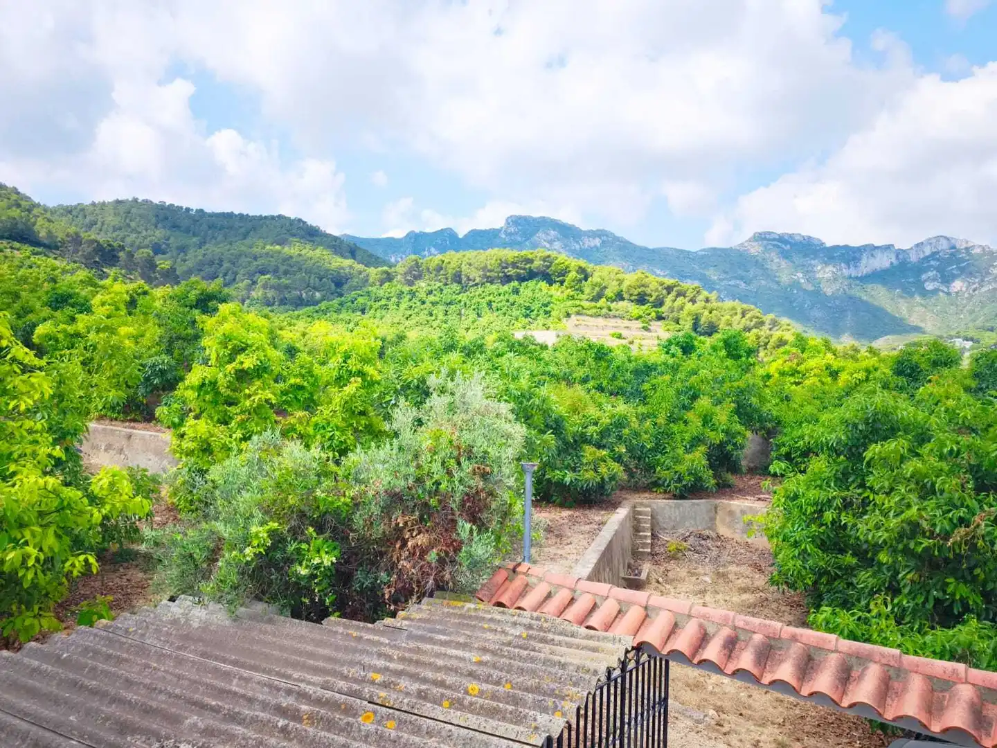 Casa adosada en venda a Llaurí