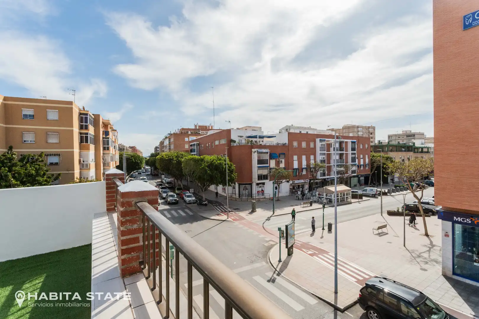 Vista exterior de Casa o xalet en venda en Almería amb Terrassa i Traster