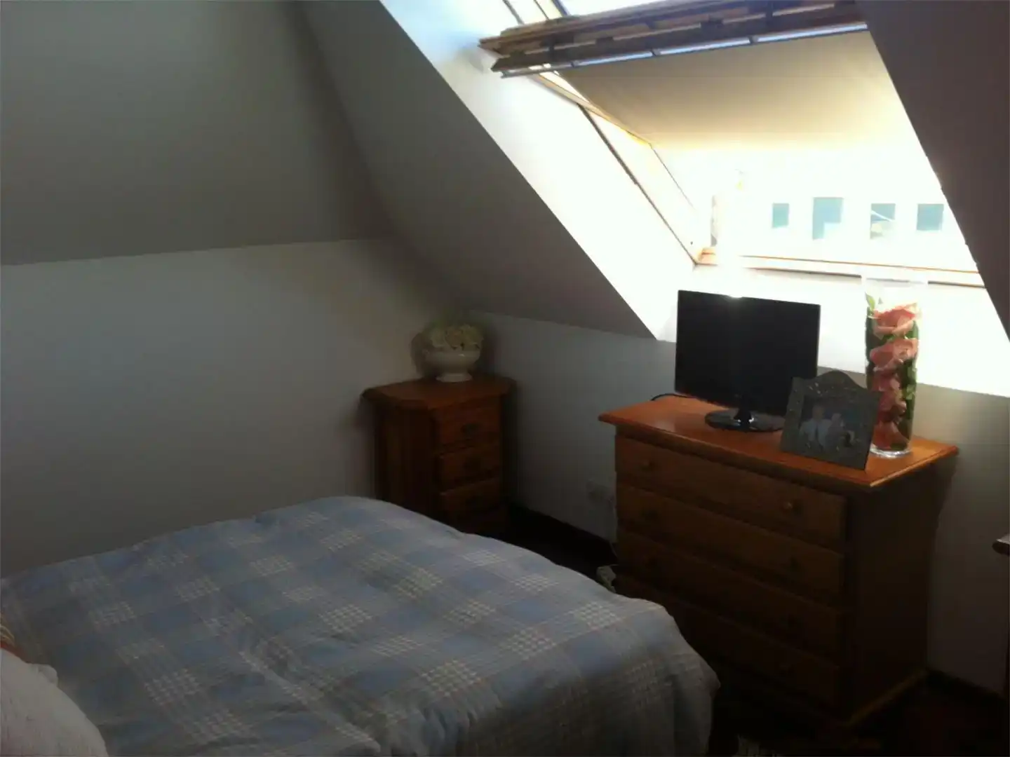 Schlafzimmer von Wohnung zur Miete in Miño mit Parkett und Möbliert