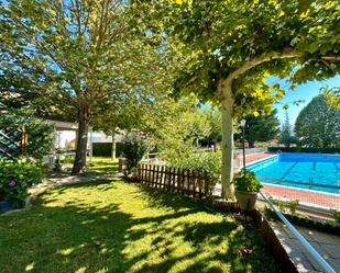 Piscina de Casa o xalet en venda en San Martín de Unx amb Calefacció, Jardí privat i Traster