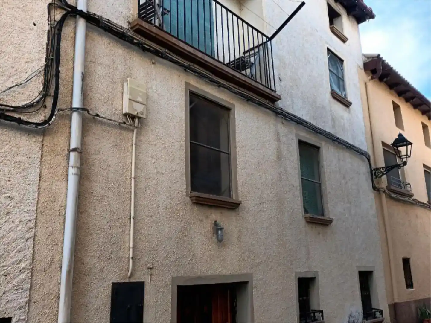 Vista exterior de Casa adosada en venda en Puente la Reina de Jaca amb Balcó