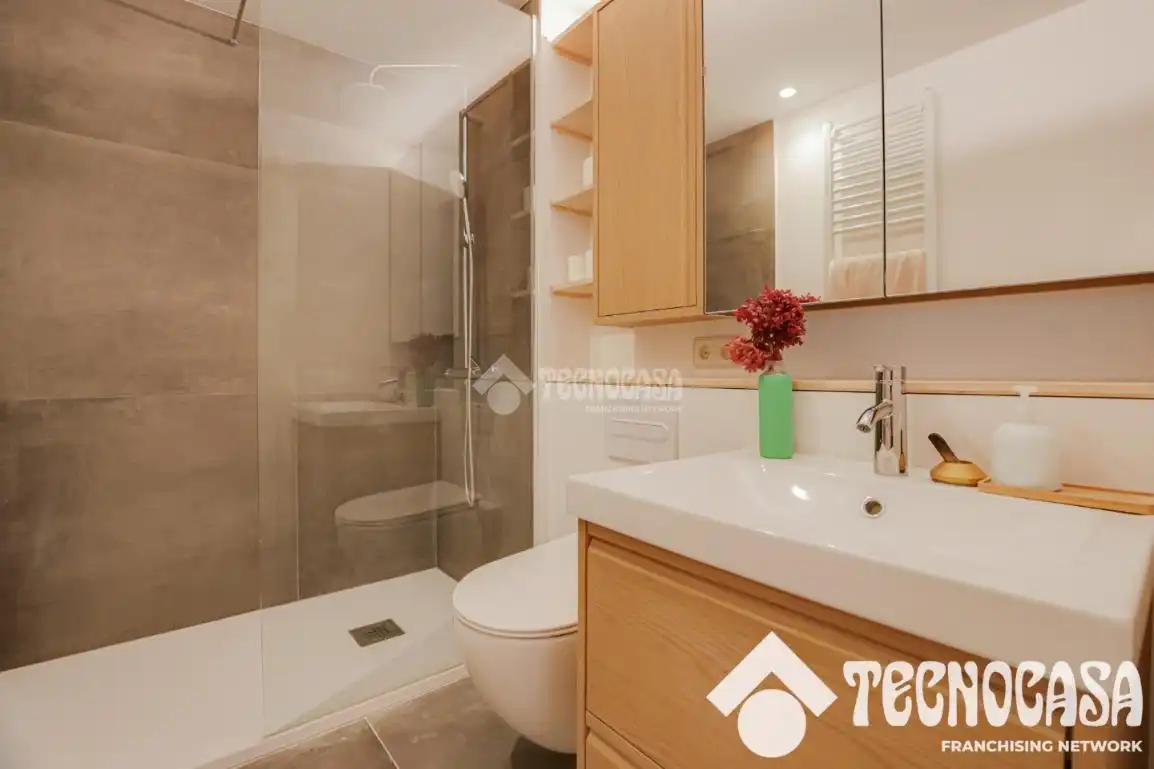 Badezimmer von Wohnung zum Verkauf in Barcelona mit Terrasse