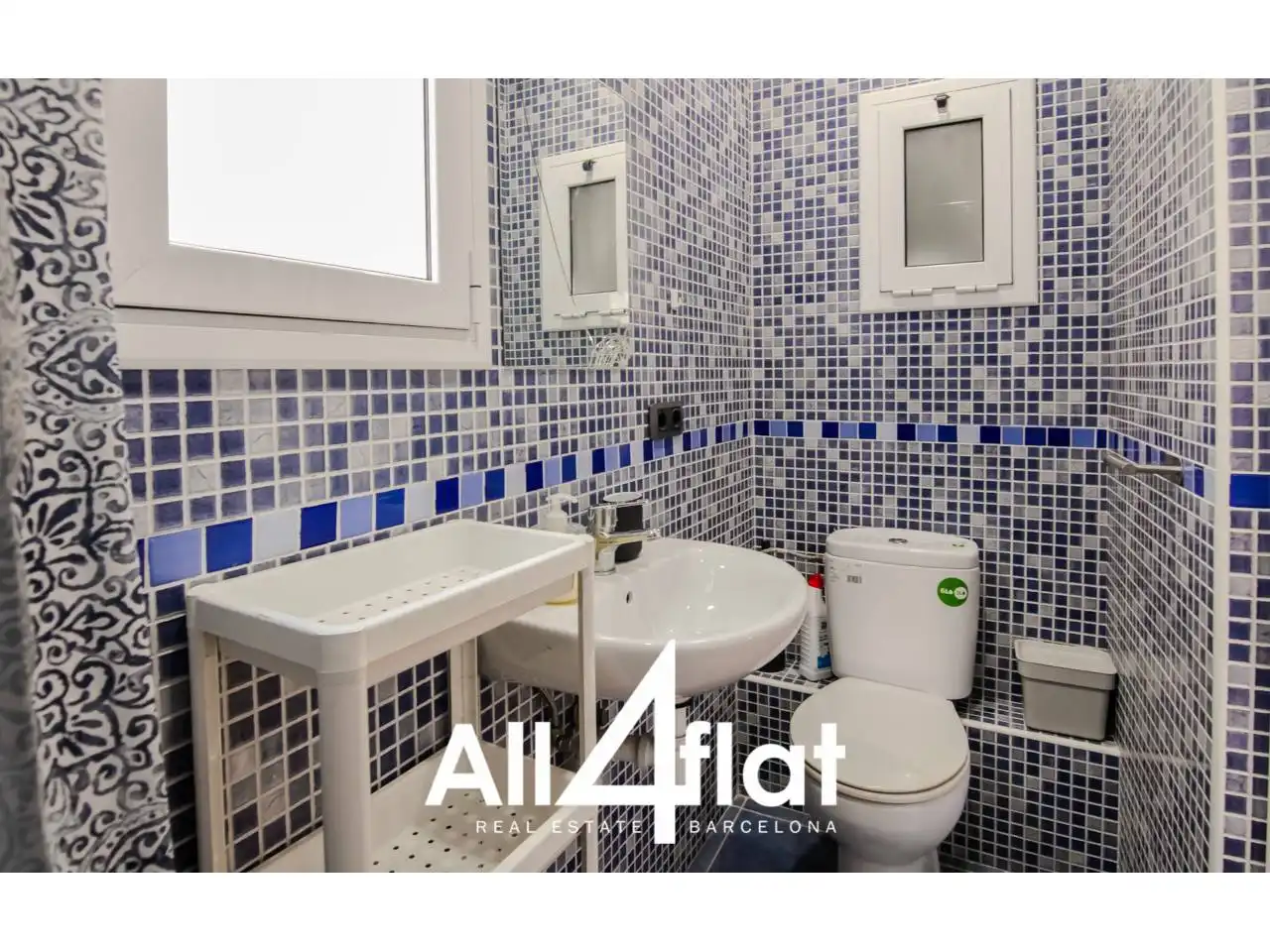Bathroom of Flat for rent in Barcelona  with Heating, Parquet flooring and Furnished