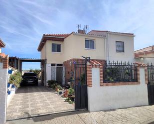 Exterior view of House or chalet for sale in Villaverde de Medina  with Air Conditioner, Terrace and Balcony