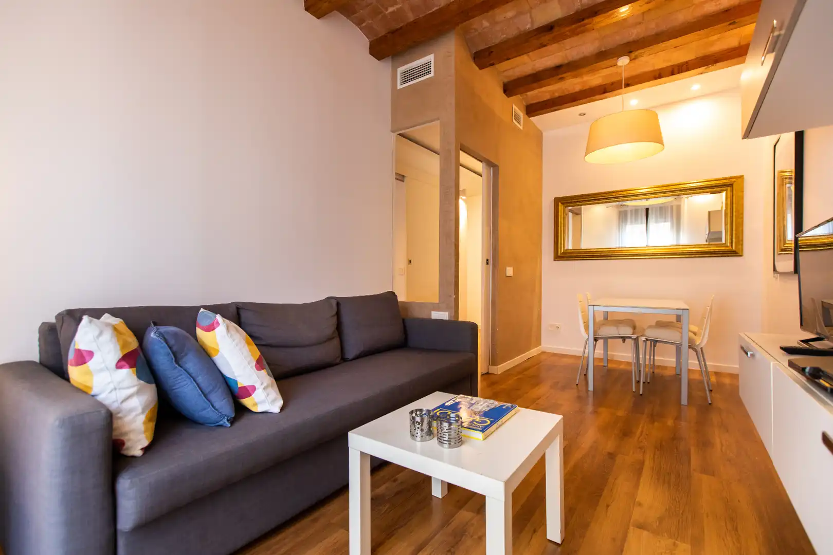 Flat for sale in Carrer de Tapioles, El Poble Sec - Parc de Montjuïc