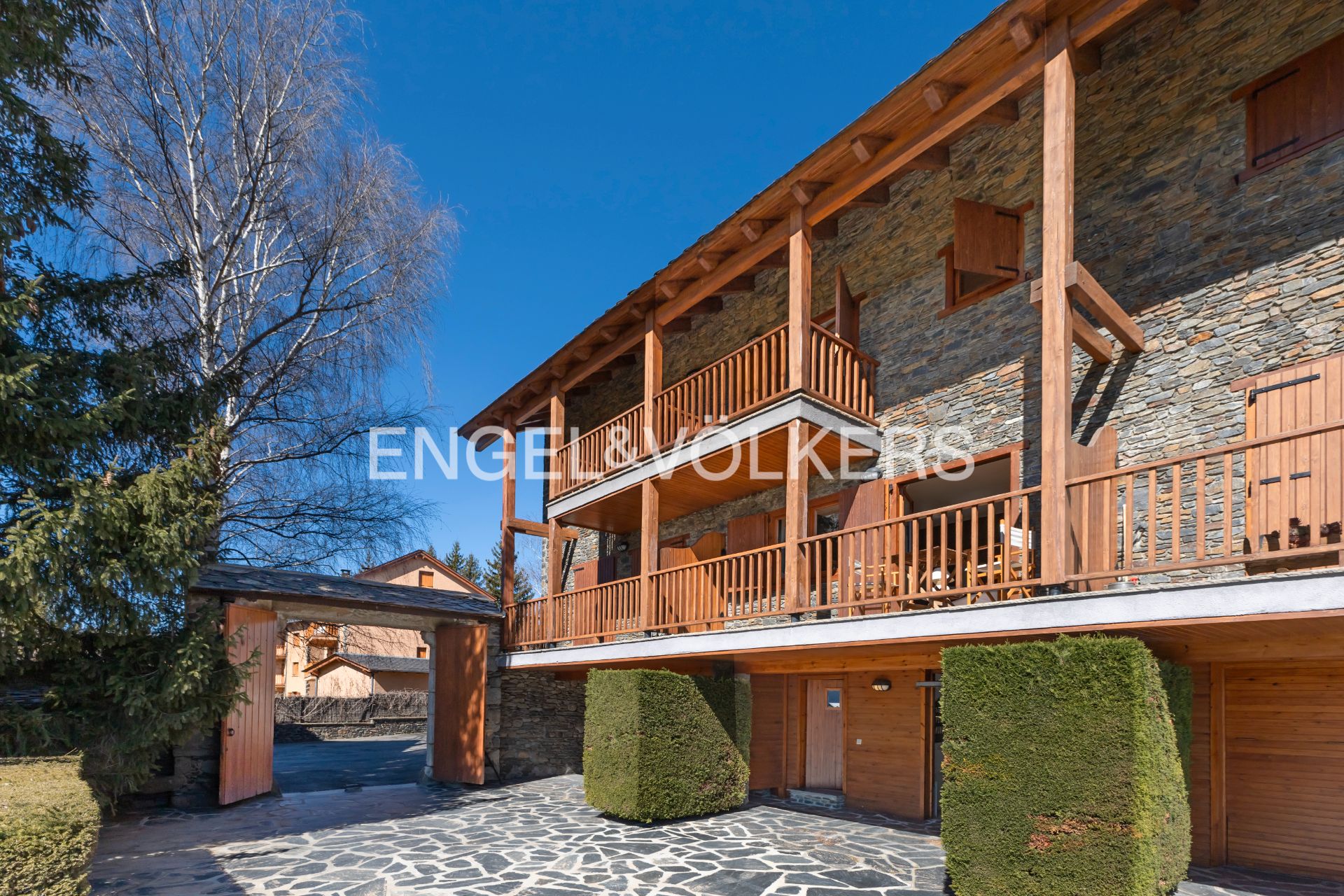 Vista exterior de Casa adosada en venda en Guils de Cerdanya amb Calefacció, Parquet i Terrassa