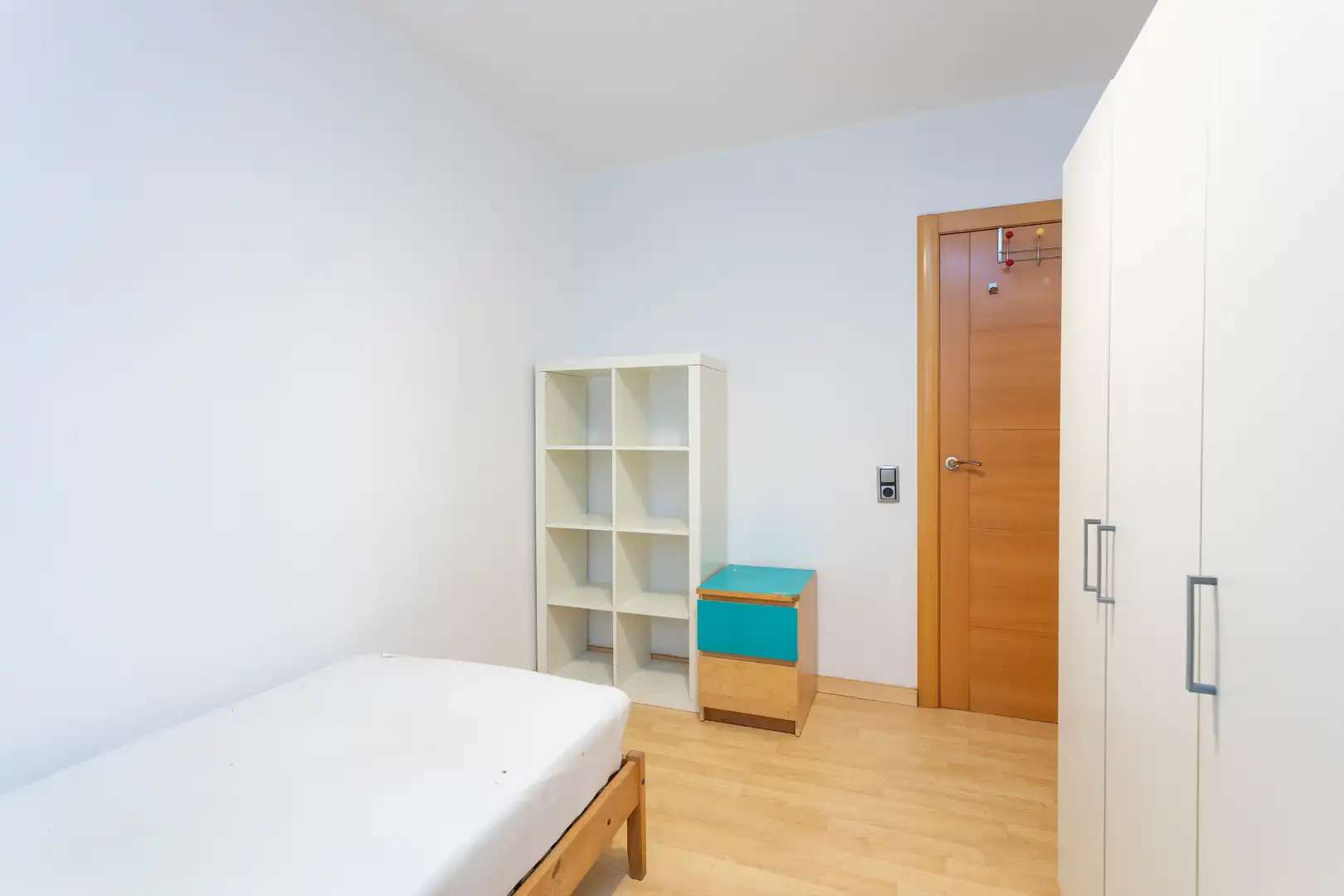 Dormitori de Pis en venda en Sant Adrià de Besòs amb Calefacció, Parquet i Moblat