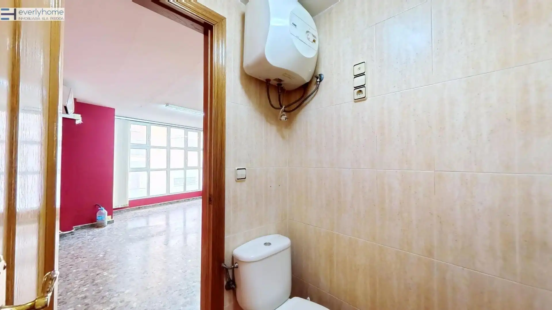 Bathroom of Commercial properties for rent in El Pla del Real