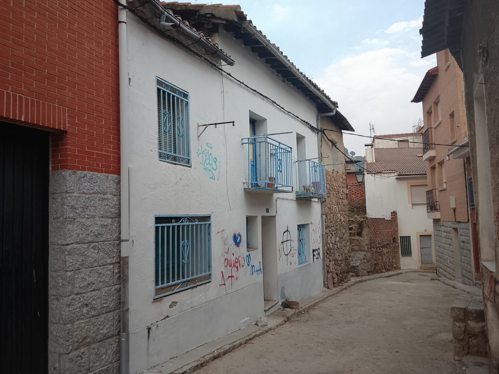Vista exterior de Casa adosada en venda en El Hoyo de Pinares  amb Traster