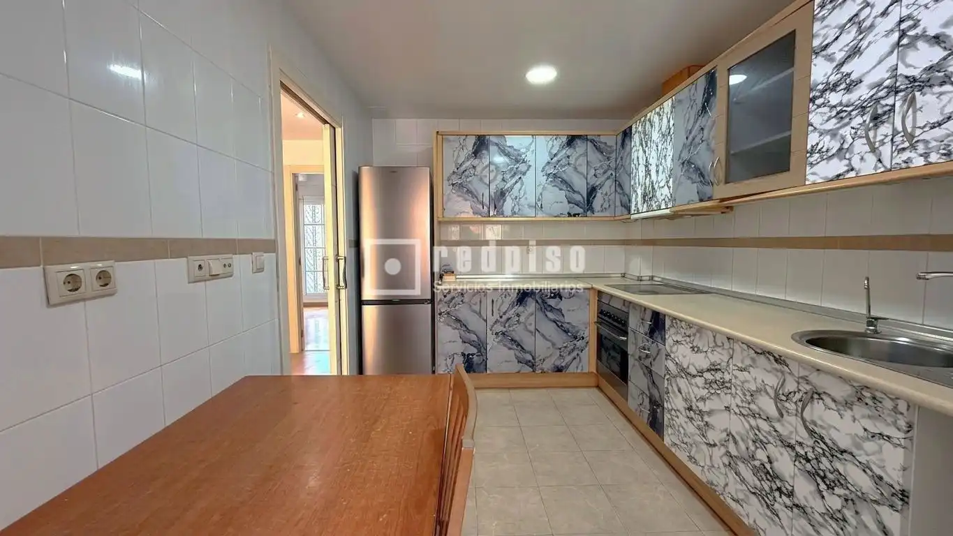 Cuina de Casa o xalet de lloguer en Málaga amb Aire condicionat, Calefacció i Jardí privat