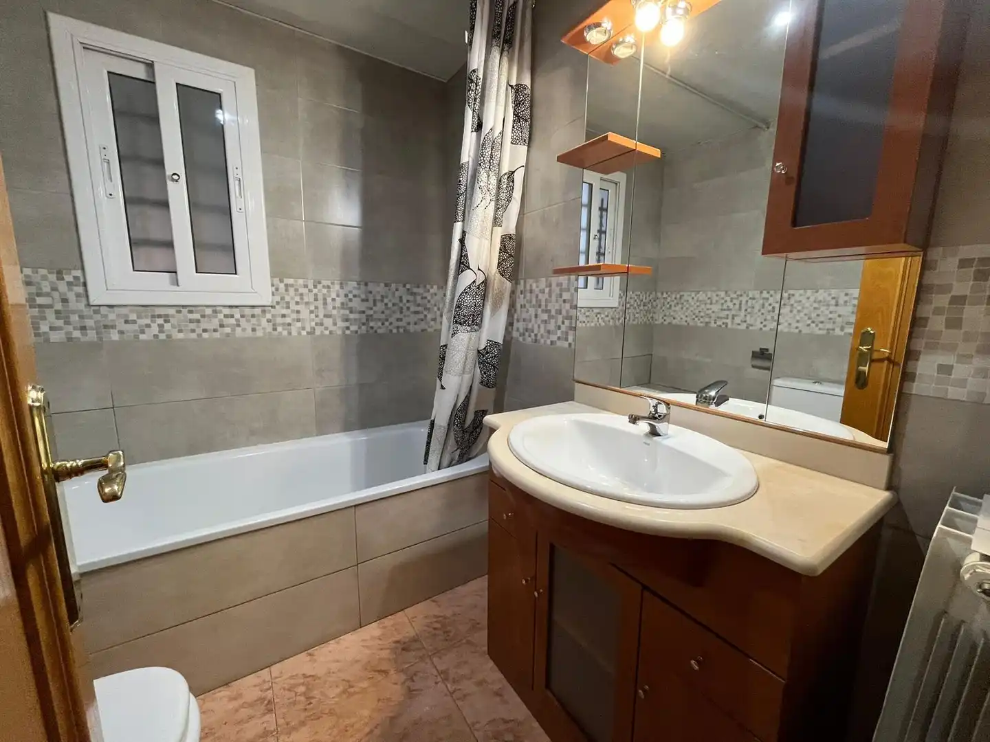 Baño de Piso en venta en Esparreguera con Calefacción