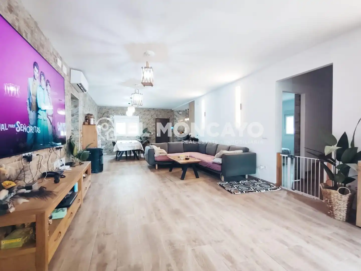 Living room of Houses for sale in Daya Nueva  with Air Conditioner, Heating and Private garden
