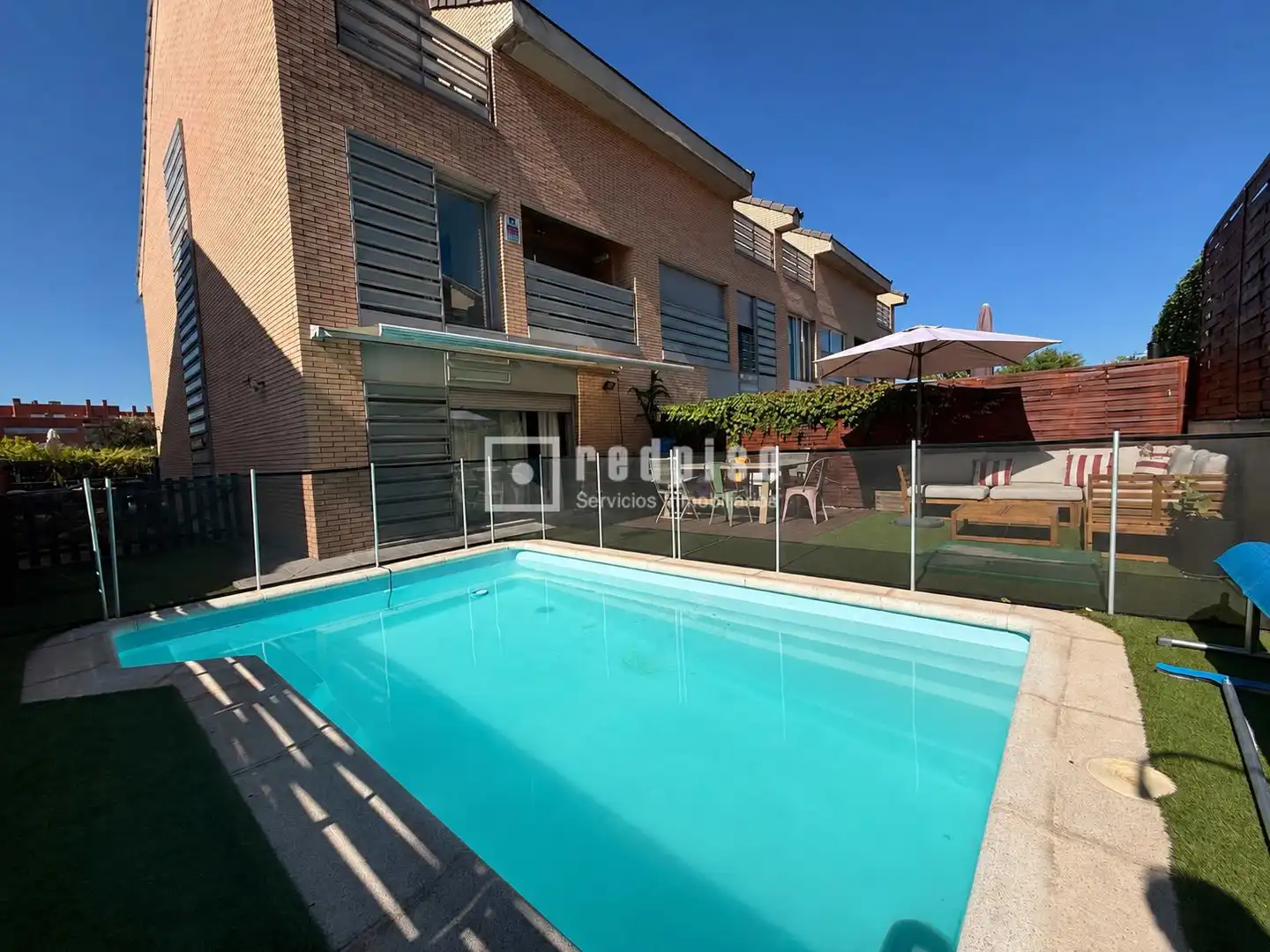 Swimming pool of Houses for sale in Paracuellos de Jarama  with Air Conditioner, Heating and Private garden