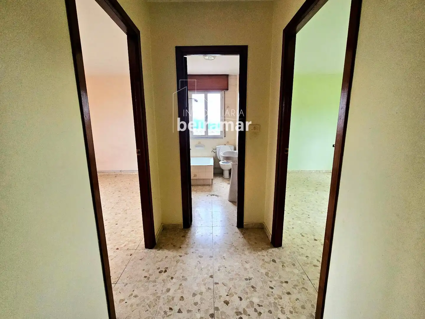 Habitación de Piso en venta en Ribeira con Calefacción y Trastero