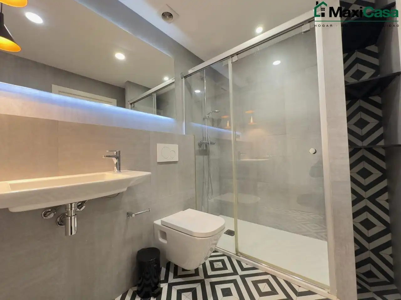 Appartamento con balcone in vendita a calle de la Duquessa d'Orleans, imagen 18