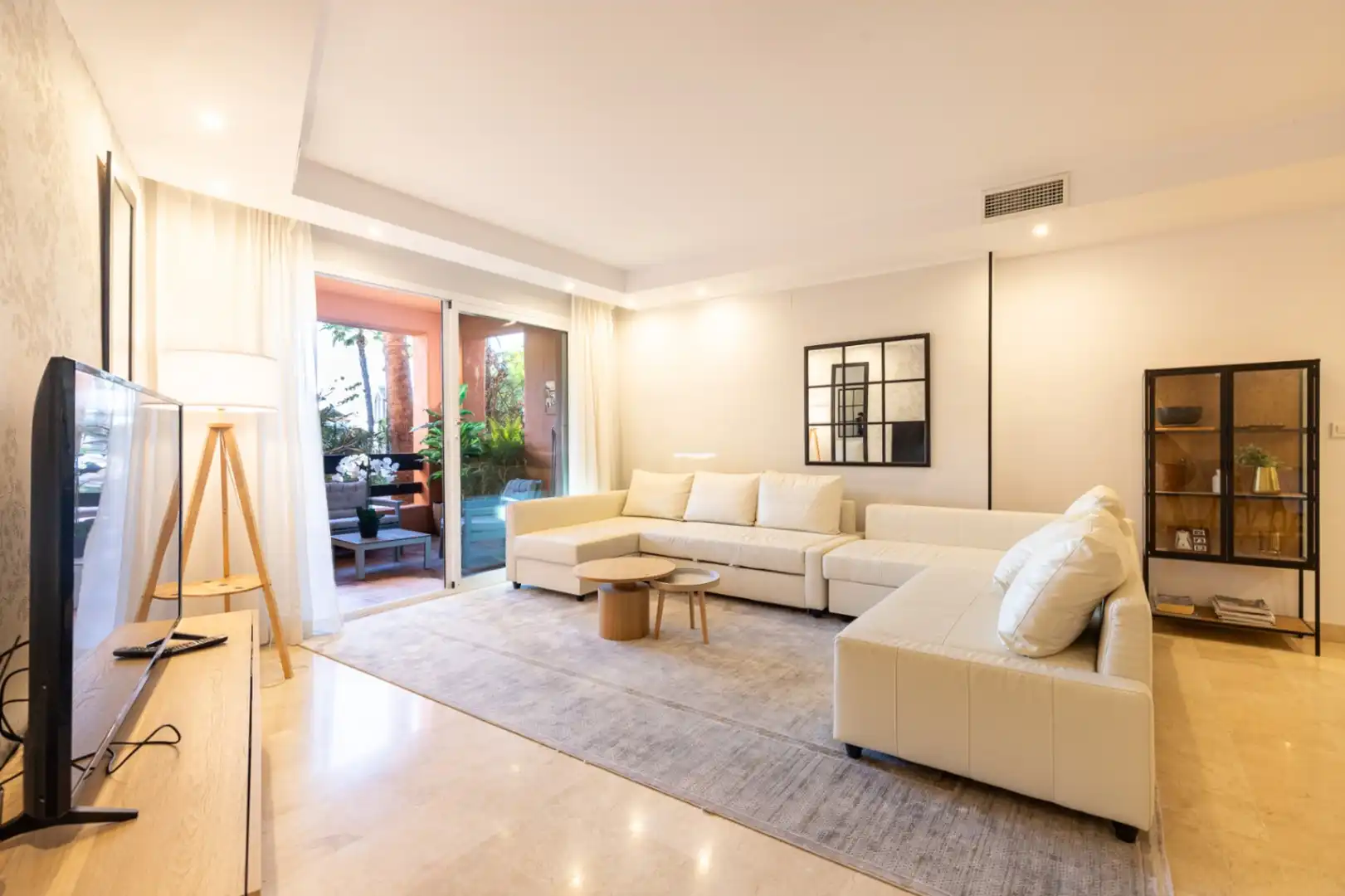 Wohnzimmer von Wohnungen zur Miete in Marbella mit Klimaanlage, Heizung und Terrasse