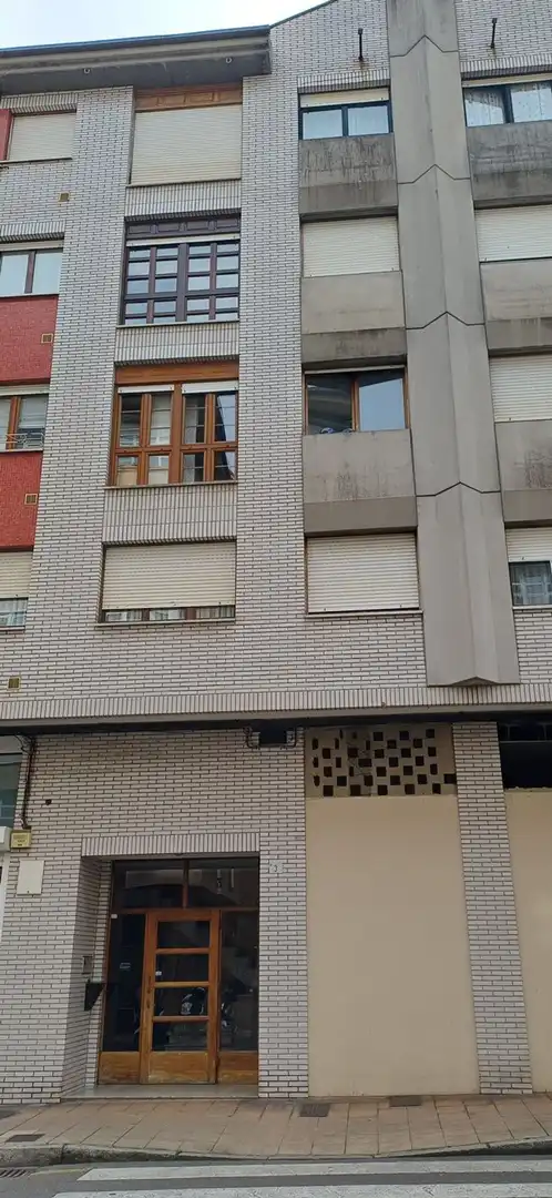Außenansicht von Wohnung zur Miete in Gijón  mit Heizung, Abstellraum und Schwimmbad