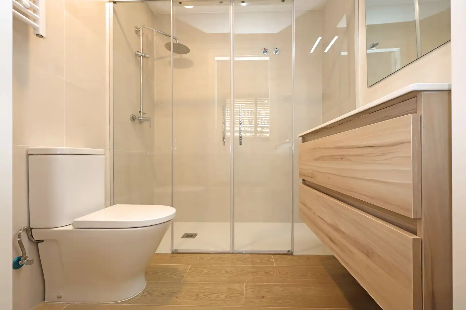 Badezimmer von Erdgeschoss zum Verkauf in L'Hospitalet de Llobregat mit Terrasse und Abstellraum