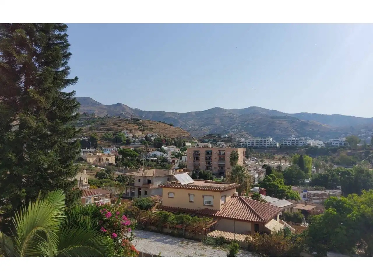 Vista exterior de Casa o chalet en venta en Almuñécar con Aire acondicionado, Jardín privado y Piscina comunitaria