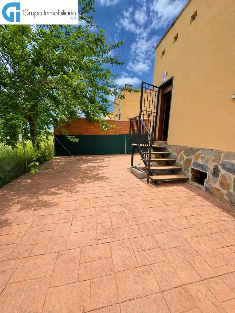 Terrassa de Casa adosada en venda en Domingo Pérez amb Calefacció, Jardí privat i Moblat