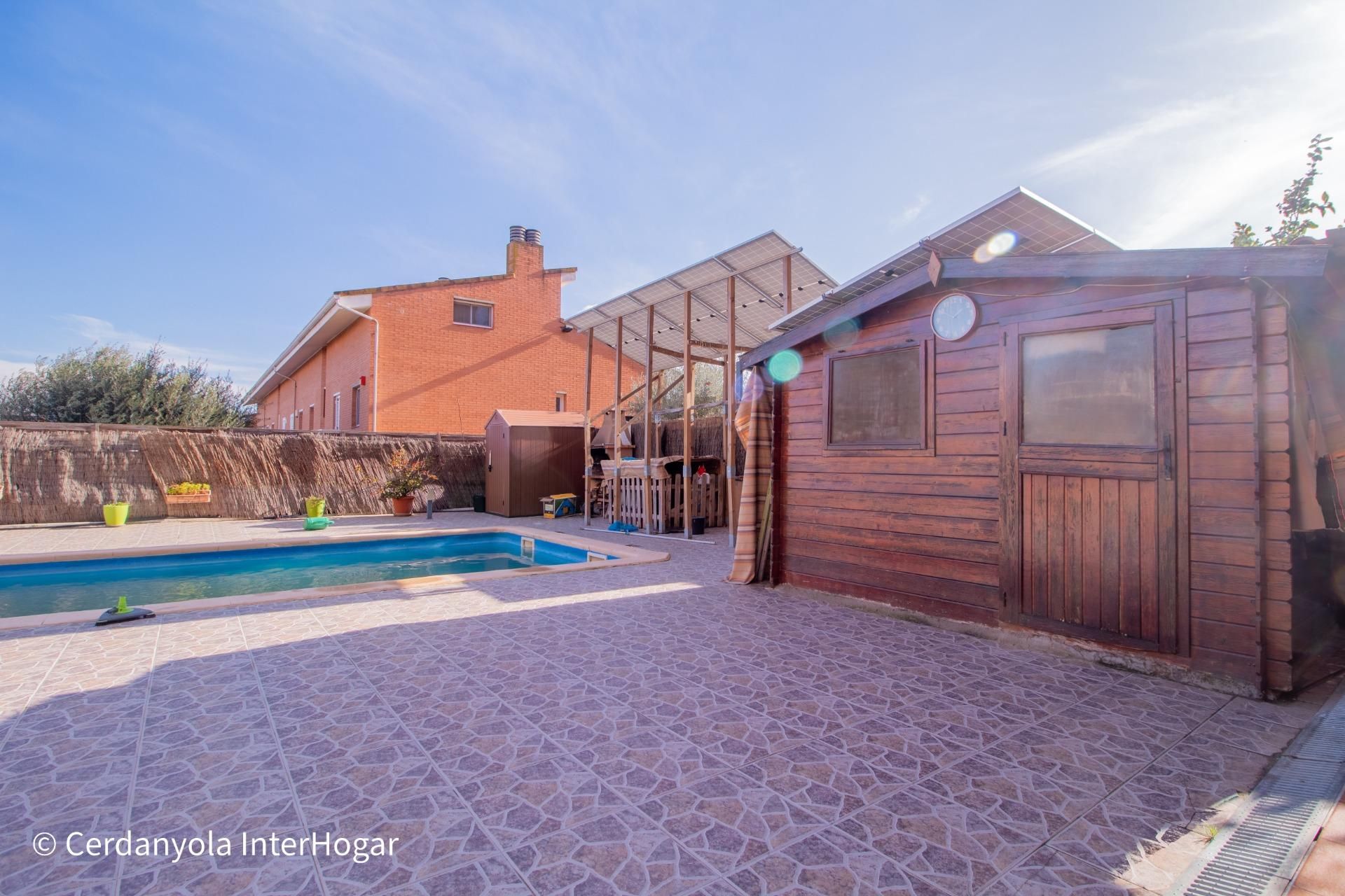 Piscina de Planta baixa en venda en Cerdanyola del Vallès amb Terrassa