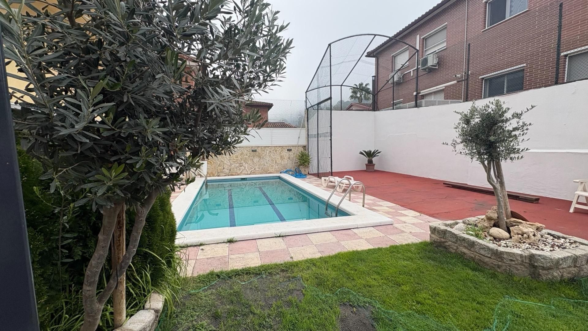 Piscina de Casa o chalet en venta en Montcada i Reixac con Aire acondicionado, Calefacción y Jardín privado