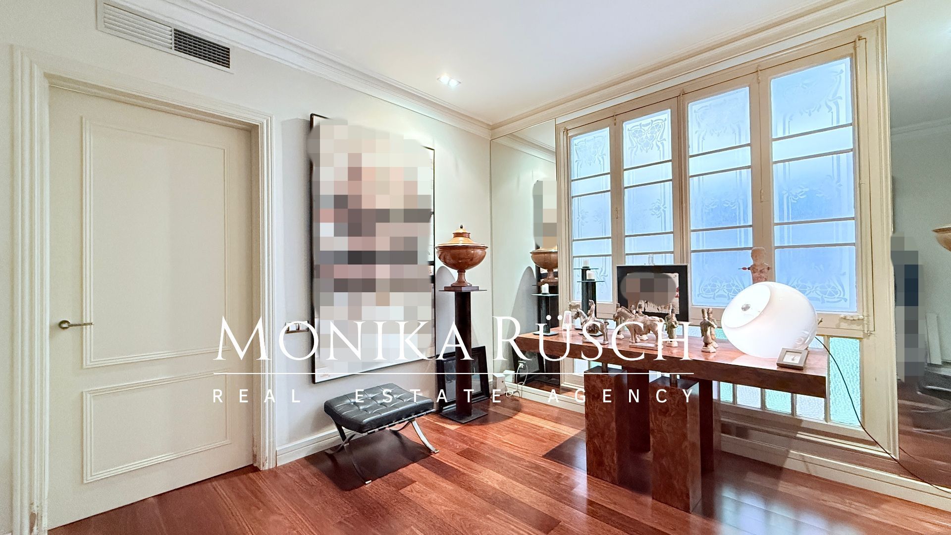 Exterior view of Flat for sale in  Barcelona Capital  with Air Conditioner and Heating