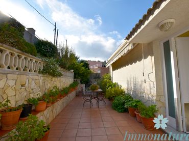 Xalet amb balcó en venda a Avinguda Dolça de Provença