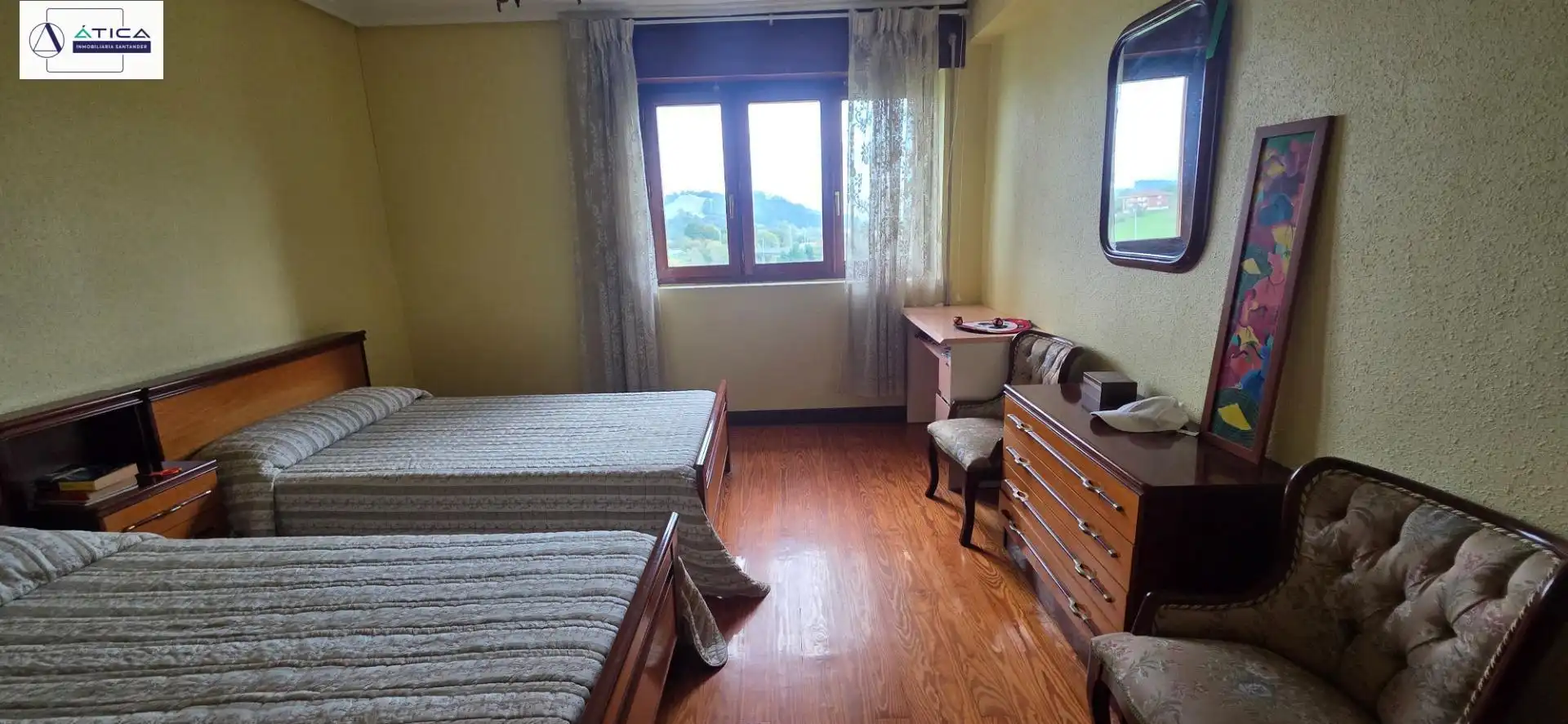 Habitación de Finca rústica en venta en Bárcena de Cicero con Jardín privado y Amueblado