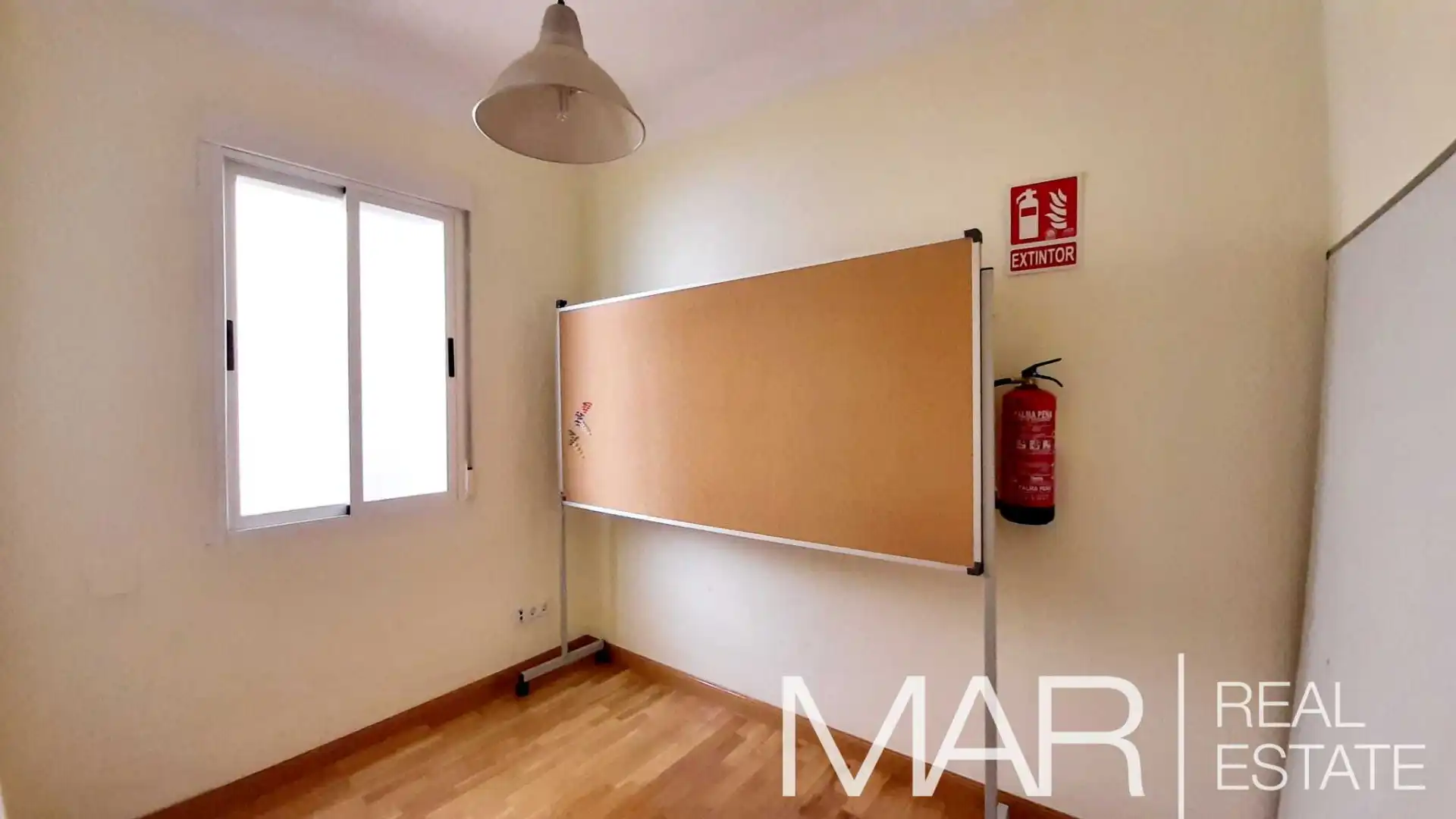Büro zur Miete in Madrid mit Klimaanlage, Heizung und Möbliert